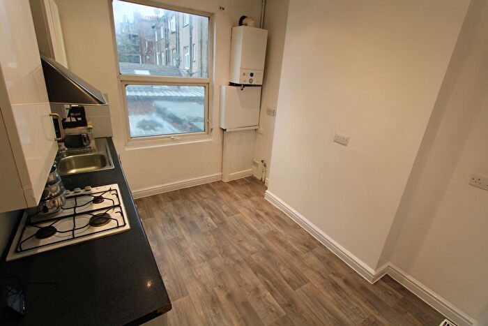 2 Bedroom Flat To Rent In Greyhound Lane, Streatham, SW16