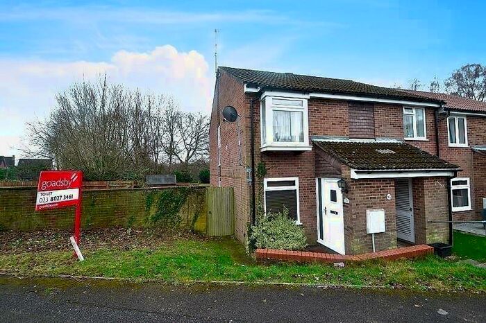 2 Bedroom Flat To Rent In South Millers Dale, SO53