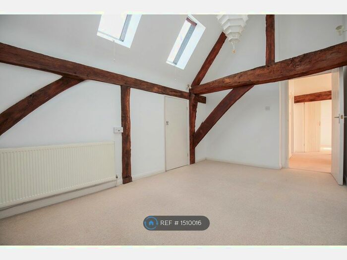 3 Bedroom Semi-Detached House To Rent In Hatch Farm Mews, Addlestone, KT15