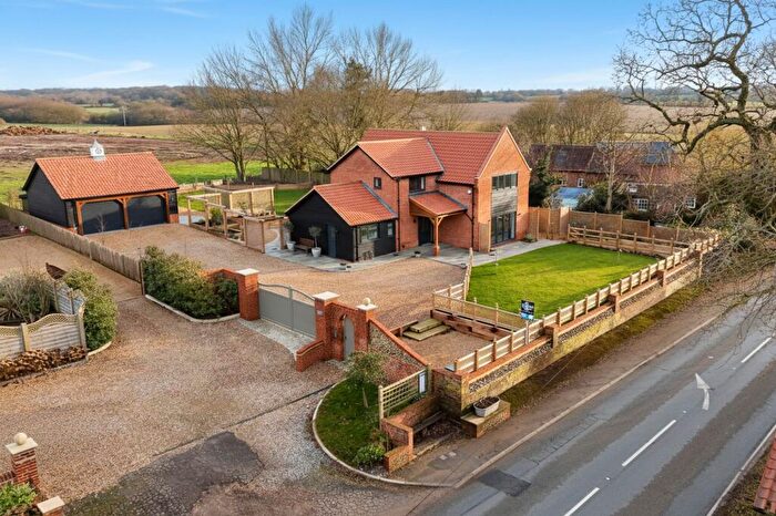 4 Bedroom Detached House For Sale In Norwich Road, Hedenham, Bungay (Between Bungay & Poringland), NR35