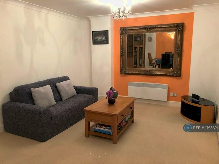 2 Bedroom Flat To Rent In Royal London House, Birmingham, West Midlands, England, Uk, B1