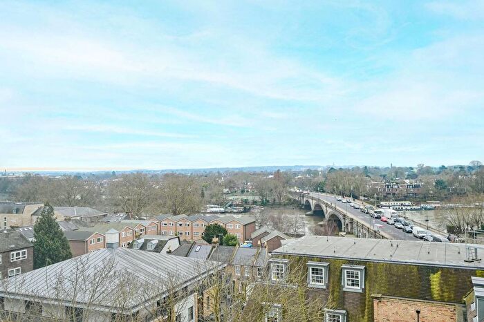 2 Bedroom Flat To Rent In Rivers House, Brentford, TW8
