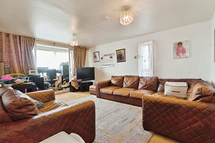2 Bedroom Flat For Sale In Glyndon Road, London, SE18