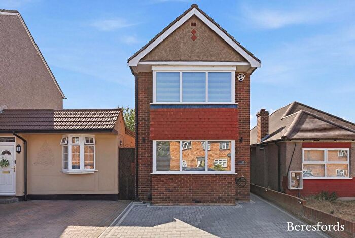 2 Bedroom Detached House For Sale In Claremont Road, Hornchurch, RM11