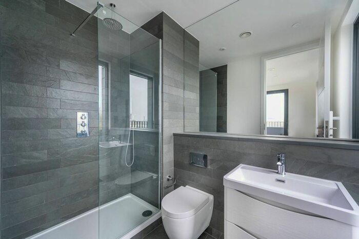 3 Bedroom Flat To Rent In The Vale, Acton, London, W3