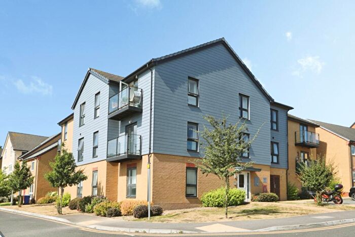 2 Bedroom Flat For Sale In Lywood Drive, Sittingbourne, Kent, ME10