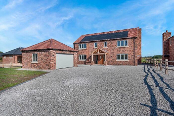 5 Bedroom Detached House For Sale In School Lane, Springthorpe, DN21