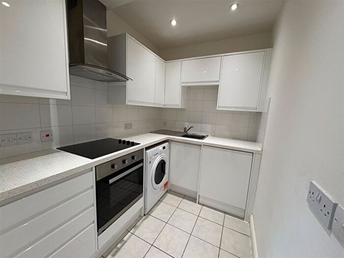 1 Bedroom Flat To Rent In Langton Road, West Molesey, KT8