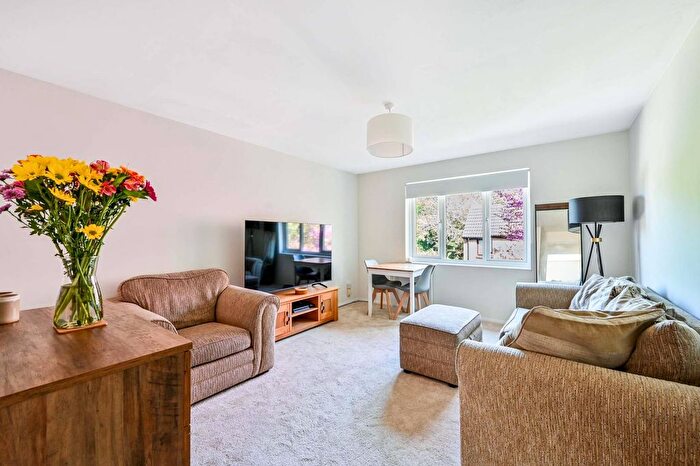 1 Bedroom Flat For Sale In Weybrook Drive, Guildford, GU4