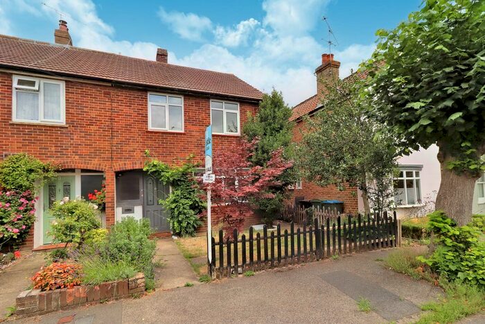 3 Bedroom Semi-Detached House To Rent In Green Lane Avenue, Hersham, Surrey, KT12