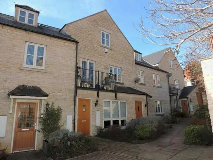2 Bedroom Flat To Rent In Pauleys Court, Stamford, PE9
