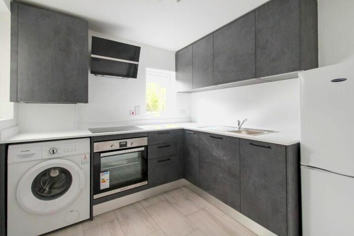 1 Bedroom Flat To Rent In Chingford Road, Walthamstow, London, E17