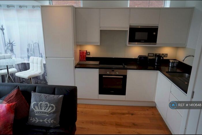 2 Bedroom Flat To Rent In High Street, Croydon, CR0