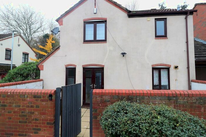 1 Bedroom Property To Rent In Fairlight Drive, Uxbridge, UB8