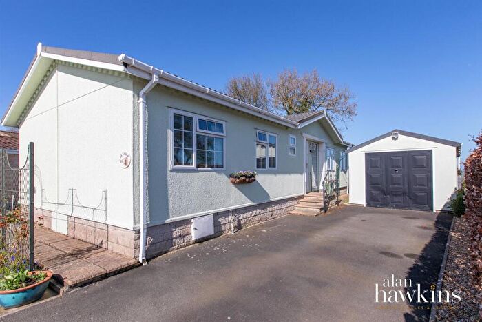 3 Bedroom Park Home For Sale In Lillybrook Estate, Lyneham, SN15