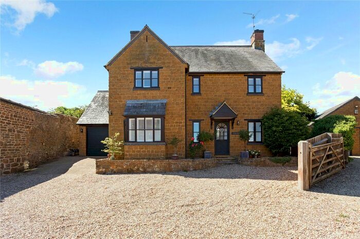 4 Bedroom Detached House For Sale In High Street, Eydon, Daventry, NN11