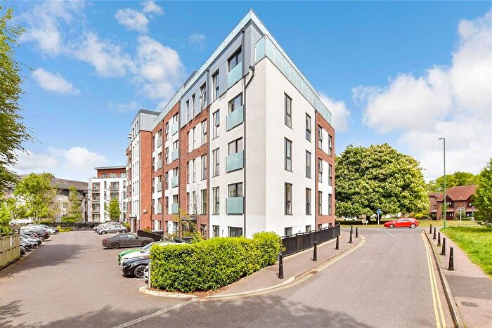 2 Bedroom Flat For Sale In Station Road, Horsham, West Sussex, RH13