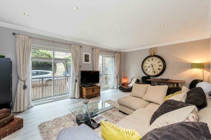 2 Bedroom Apartment To Rent In Portrait Place, Bacon Street, E2