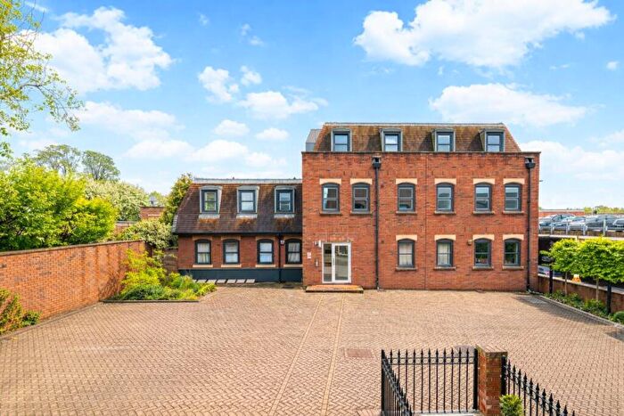 2 Bedroom Apartment For Sale In Thompsons Close, Harpenden, Hertfordshire, AL5