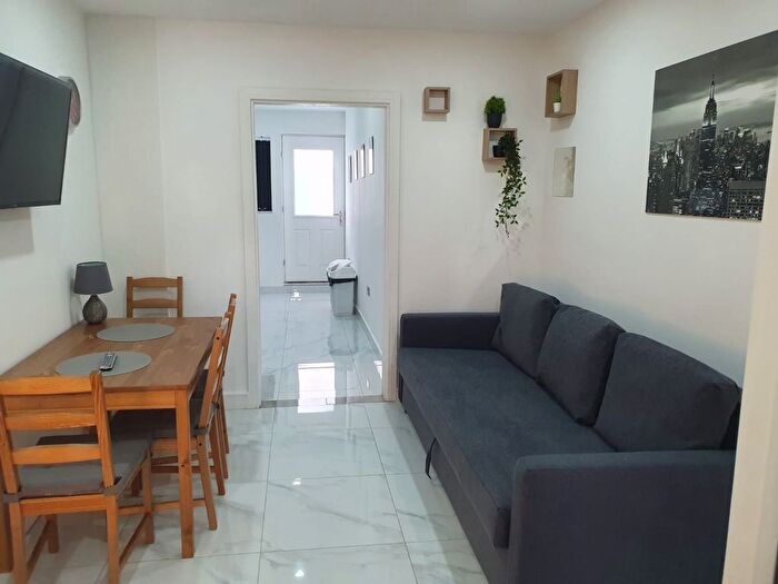 2 Bedroom Flat To Rent In Tavistock Street, Cardiff, CF24