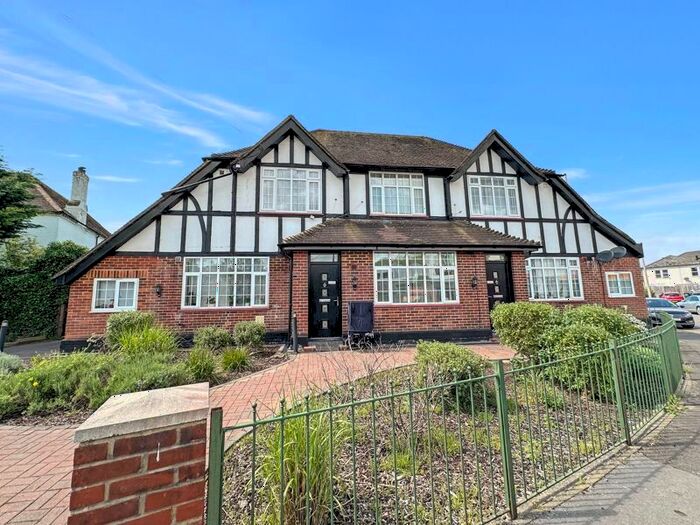 2 Bedroom Flat To Rent In Ford Street, High Wycombe, HP11