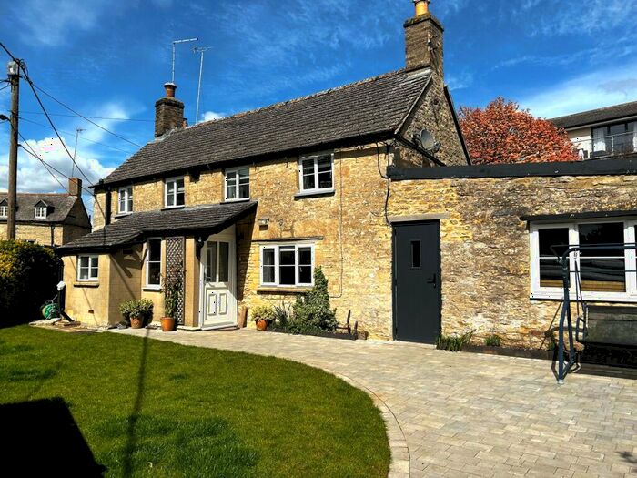 2 Bedroom Detached House To Rent In The Tewer, Witney, Oxfordshire, OX29