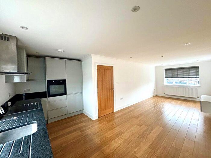 1 Bedroom Flat To Rent In Victoria Road, Barnet, EN4