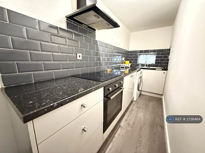 2 Bedroom Flat To Rent In High Street, Rowley Regis, B65