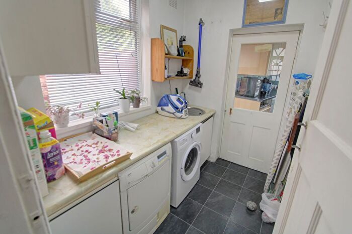 3 Bedroom Semi-detached House For Sale In Wrexham Avenue, Walsall, WS2