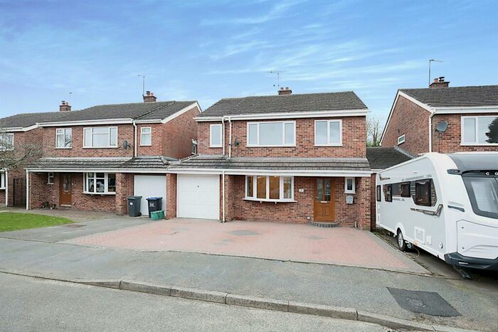 4 Bedroom Link Detached House For Sale In Ash Close, Hatton, Warwick, CV35