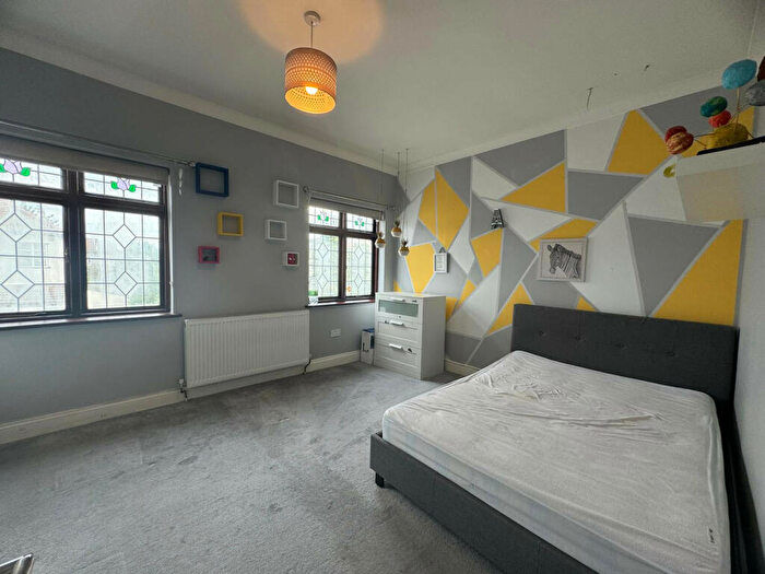 2 Bedroom Terraced House To Rent In Spacious Bed House-Ilford, IG1