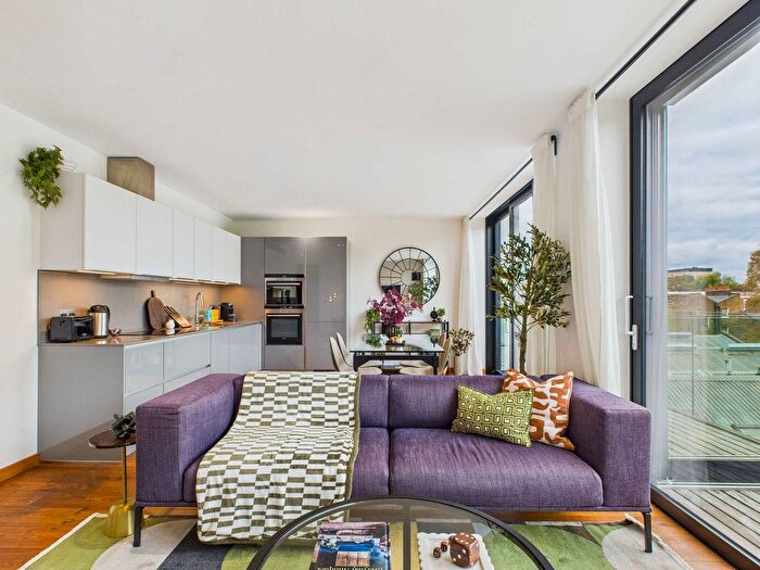 2 Bedroom Flat To Rent In Camden Town, NW1