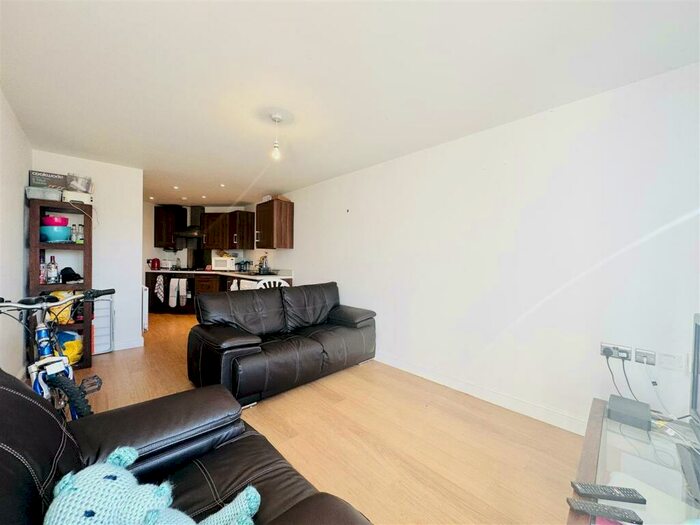 2 Bedroom Apartment To Rent In Park View Court, West Bridgford, Nottingham, NG2