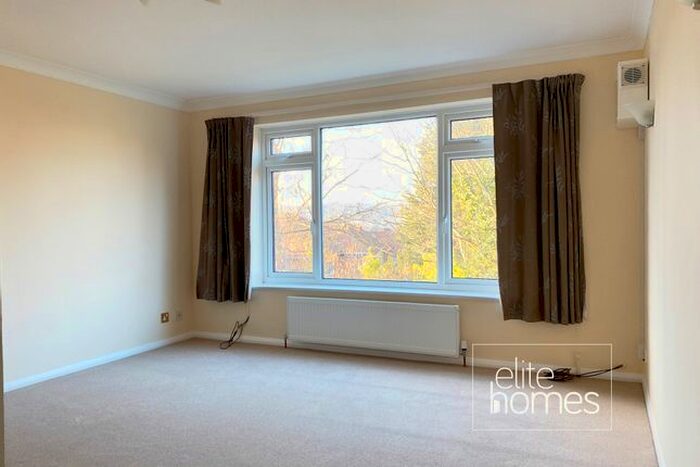 2 Bedroom Flat To Rent In Somerset Road, Barnet, EN5