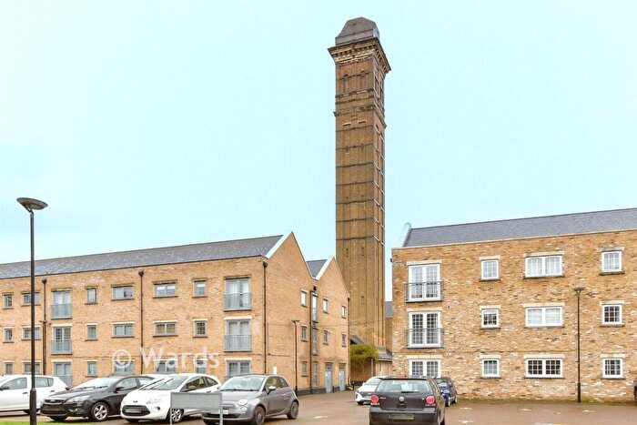 2 Bedroom Flat For Sale In Esparto Way, Dartford, Kent, DA4
