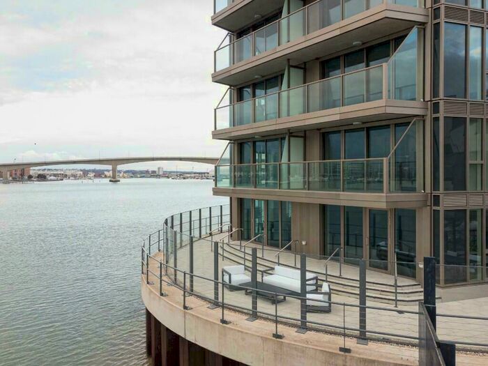 1 Bedroom Apartment To Rent In Vantage Tower, Centenary Plaza, SO19