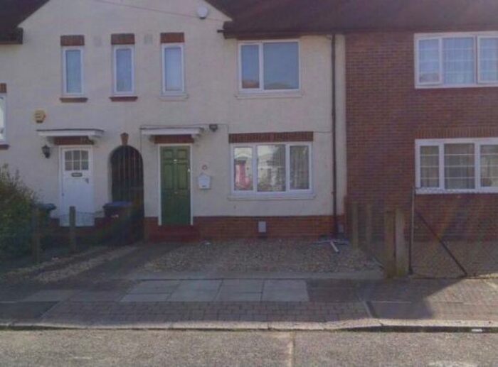 3 Bedroom Flat To Rent In Lansbury Avenue, London, N18