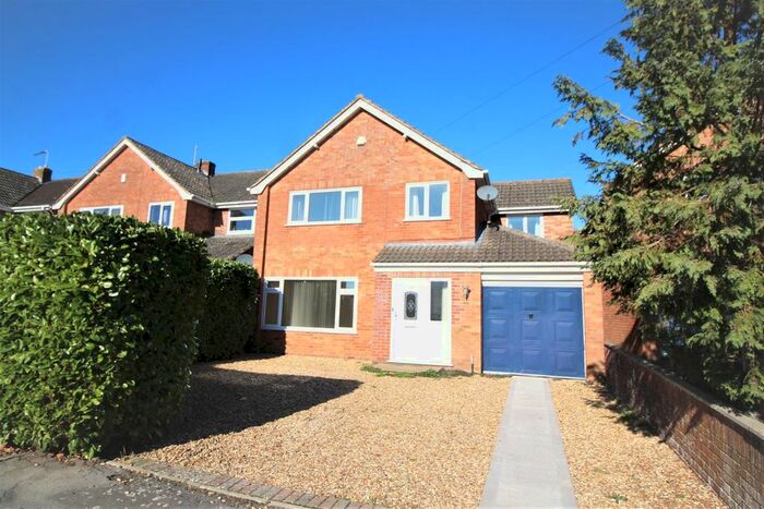 4 Bedroom Detached House To Rent In The Rise, SN11