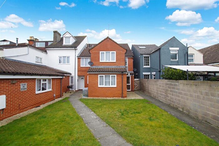 2 Bedroom Flat To Rent In Lansdown Road, Old Town, Swindon, SN1
