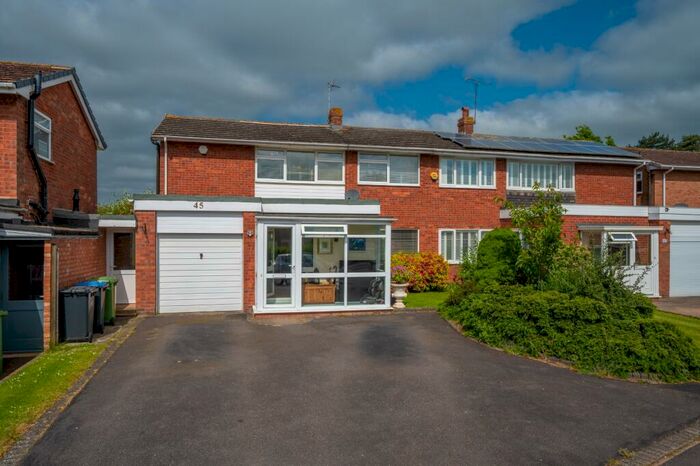 3 Bedroom Semi-Detached House For Sale In Brook End Drive, Henley-in-Arden, B95