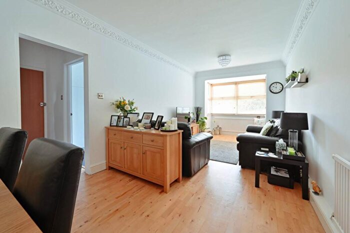 2 Bedroom Flat For Sale In Gadebridge Court, Warners End Road, Hemel Hempstead, HP1