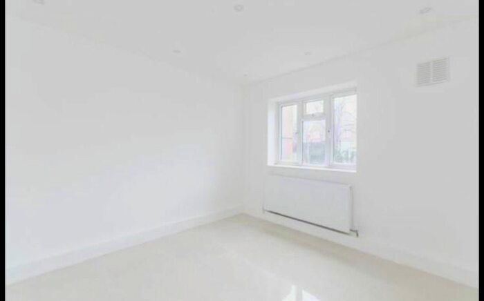 1 Bedroom Flat To Rent In Lochinvar Street, SW12