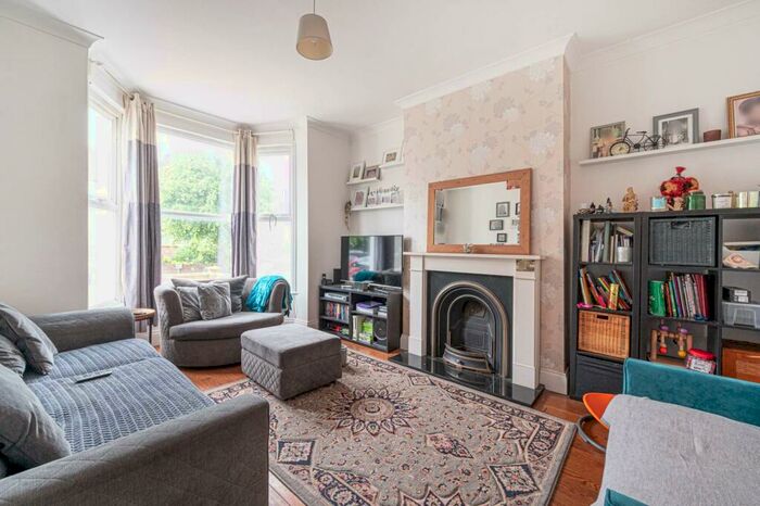 2 Bedroom Flat To Rent In Stanford Road, Friern Barnet, London, N11