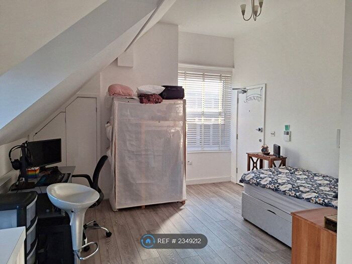 Studio To Rent In Dyke Road, Brighton, BN1