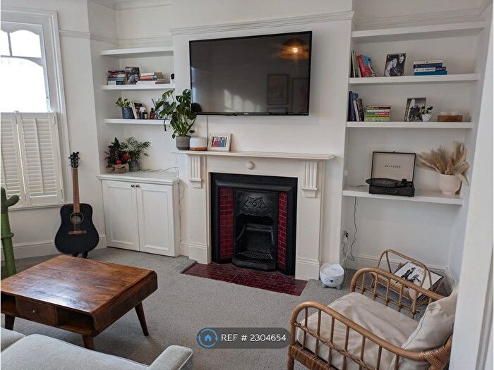 2 Bedroom Flat To Rent In Wandsworth, London, SW18