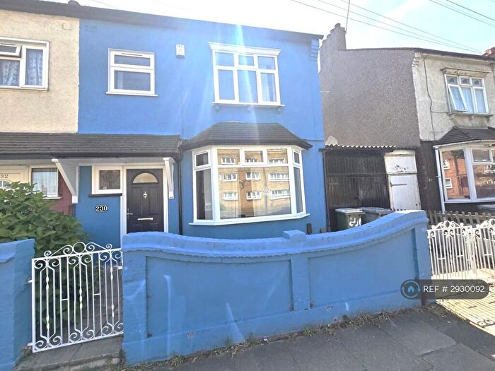4 Bedroom Flat To Rent In Lonsdale Avenue, London, E6