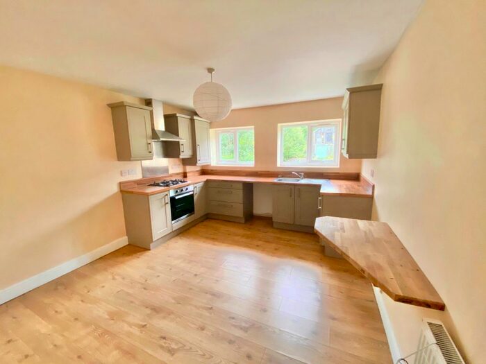 2 Bedroom Flat To Rent In High Street, Pontardawe, Swansea, SA8