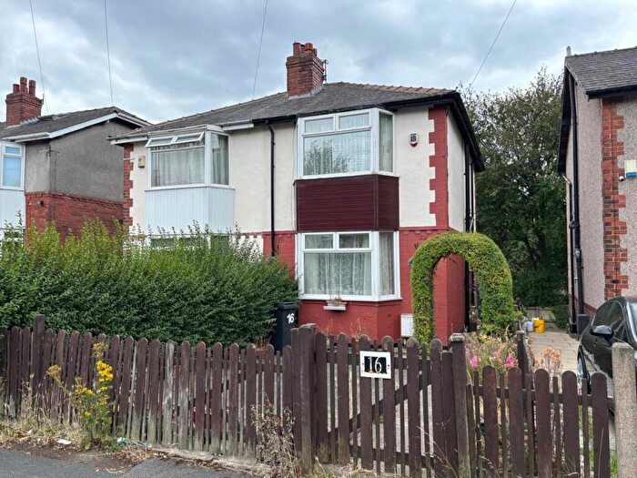 2 Bedroom Semi-Detached House For Sale In Woodhouse Grove, Huddersfield, HD2
