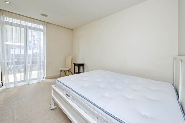 2 Bedroom Flat For Sale In Lymington Road, London, NW6