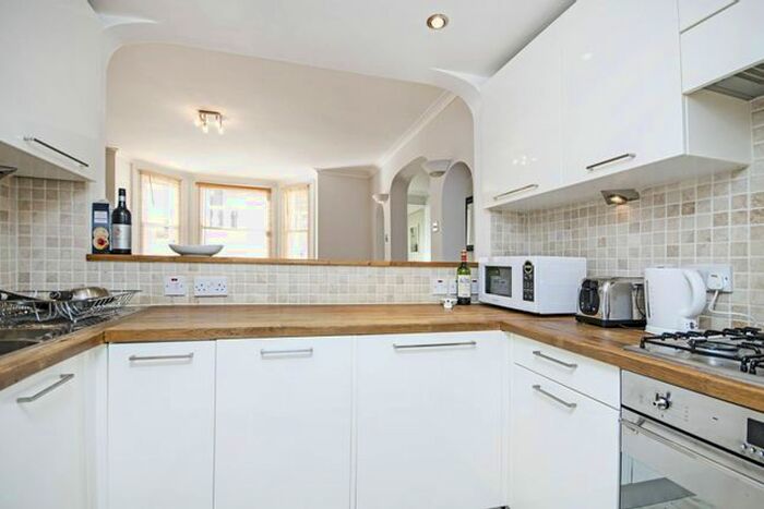 2 Bedroom Flat To Rent In Warwick Avenue, Little Venice, London, W9